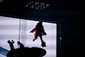 Nemo, representante suizo en Eurovisión 2024, en su primer ensayo. Fotos de Corinne Cumming y Sarah Louise Bennett